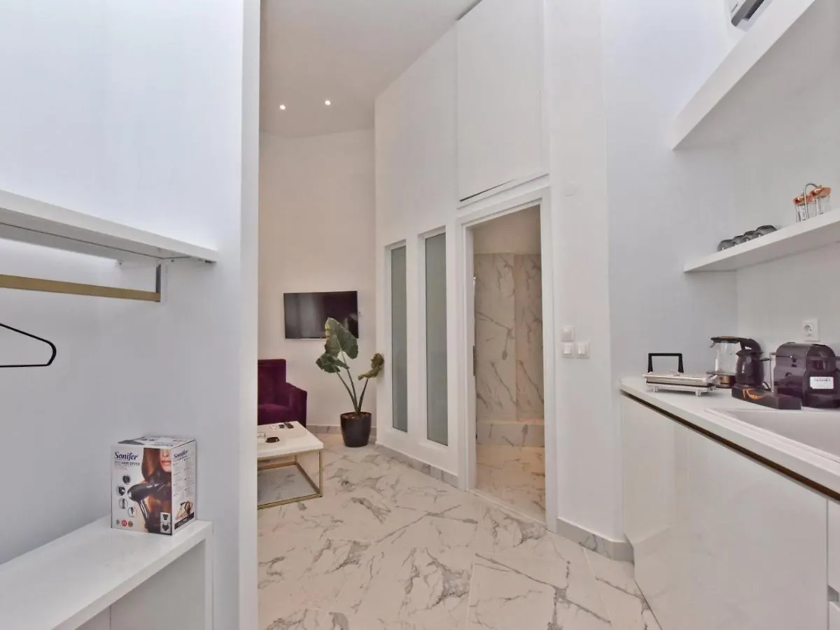 4 Elements Seaside Luxury Suites By Rentalspro Services Nea Moudania Halkidiki 0*,