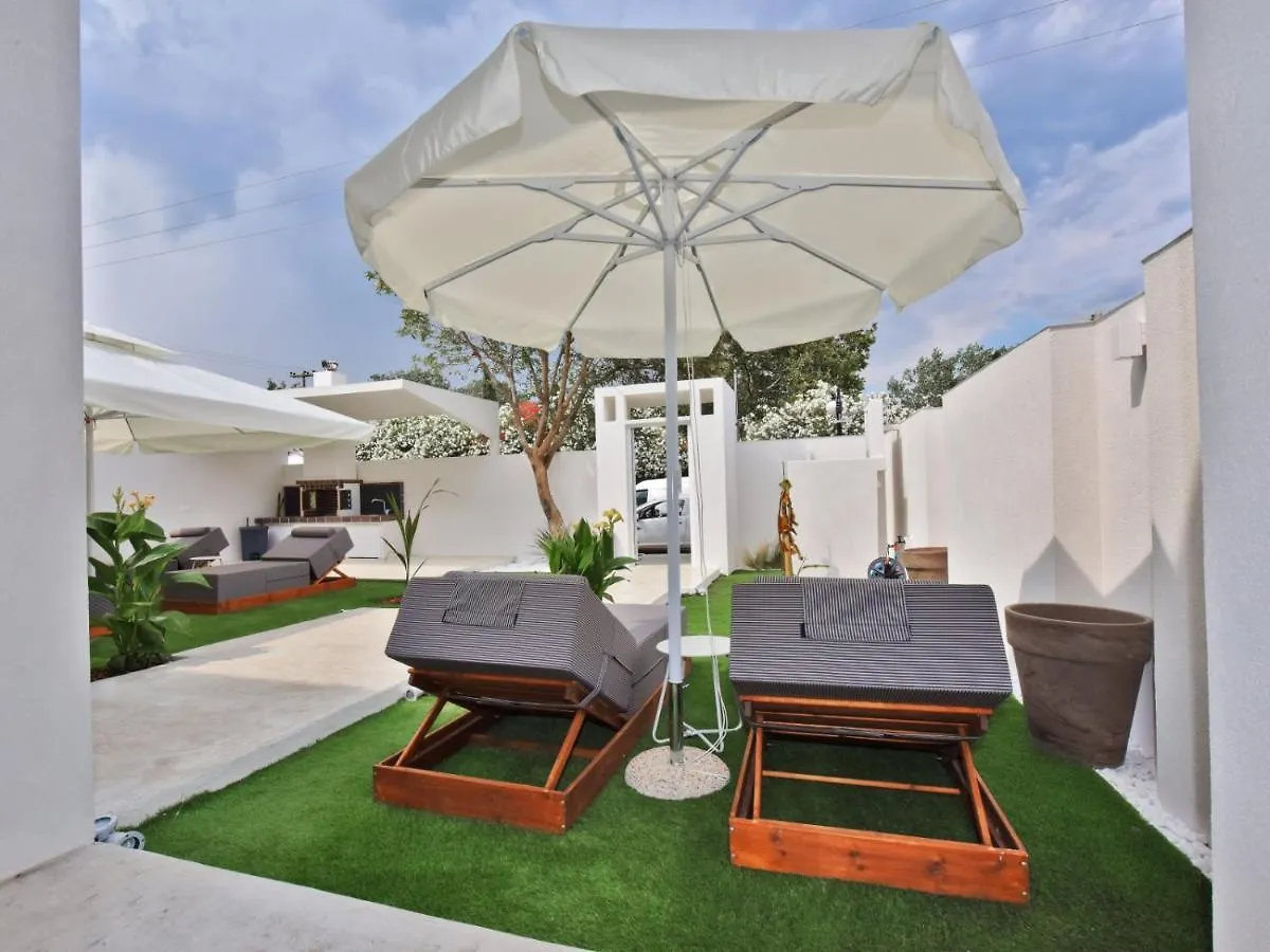 4 Elements Seaside Luxury Suites By Rentalspro Services Nea Moudania Halkidiki 0*,