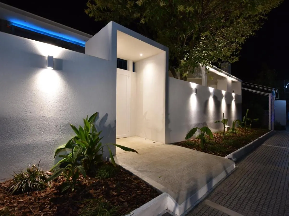 4 Elements Seaside Luxury Suites By Rentalspro Services Nea Moudania Halkidiki 0*,  Greece